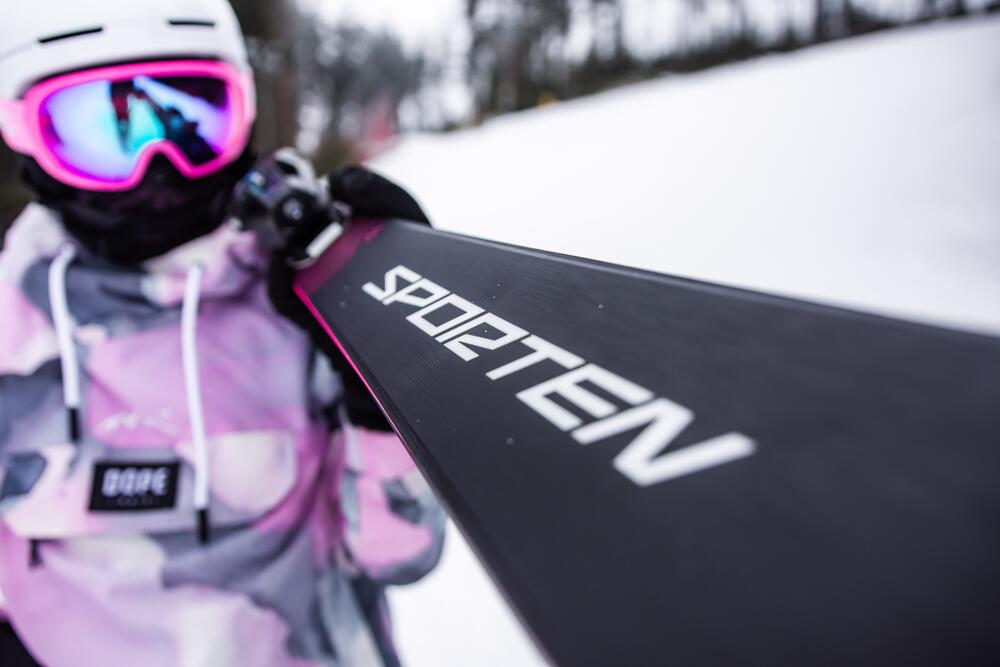 Women's downhill skis
